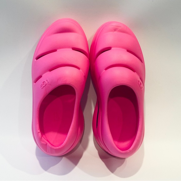 UGG Women Sport Pink Slip-On Shoes - Picture 5 of 6